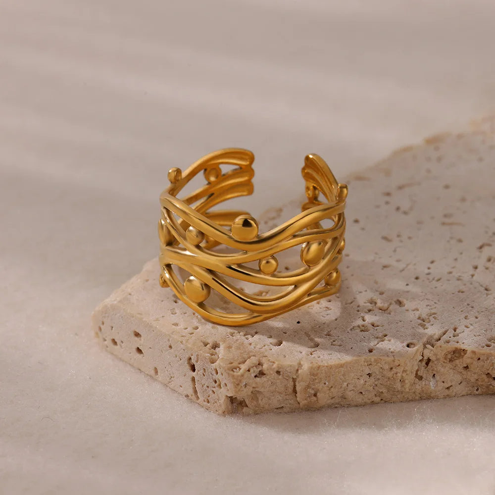 Twisted Wave Ring