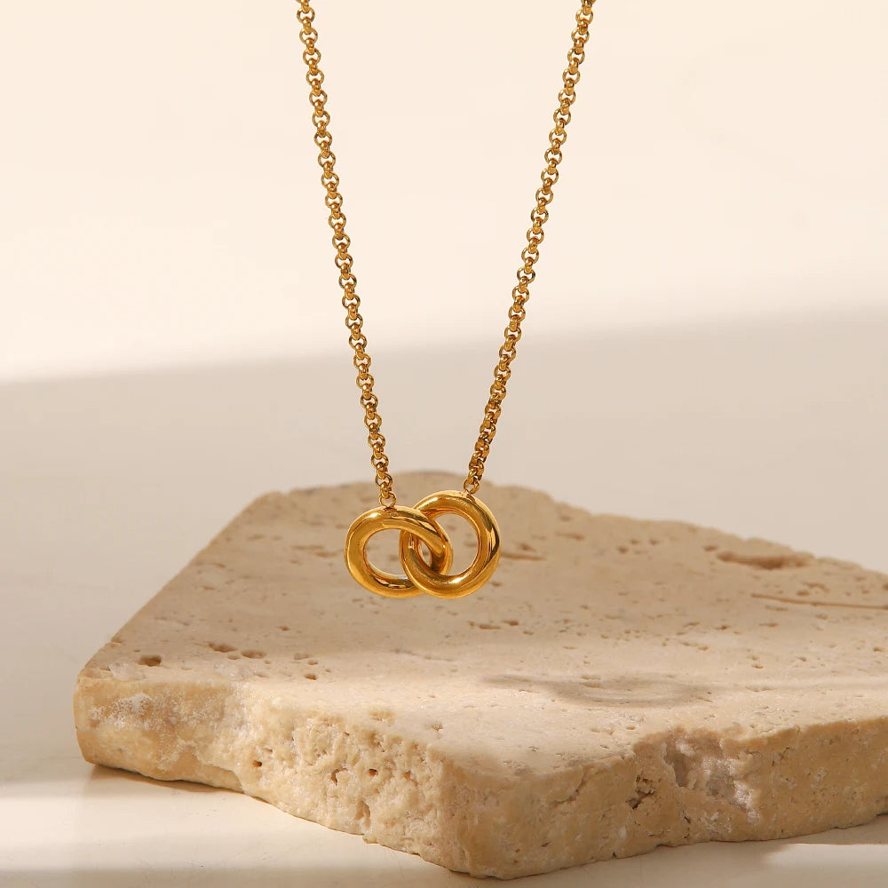 Interlocking Hoop Necklace