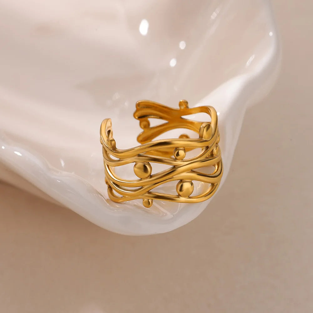 Twisted Wave Ring