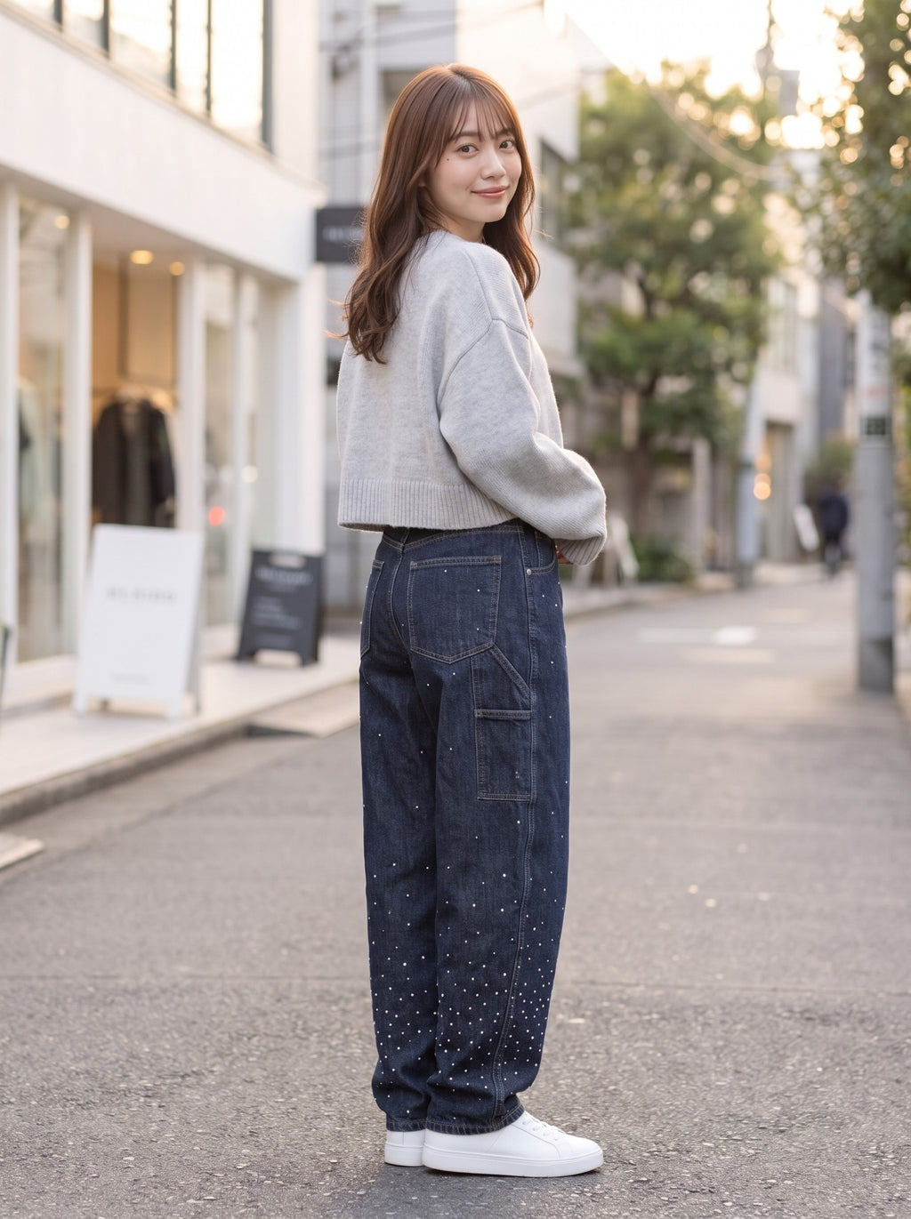 濃紺のバルーンデニムのバックスタイルとサイドポケット